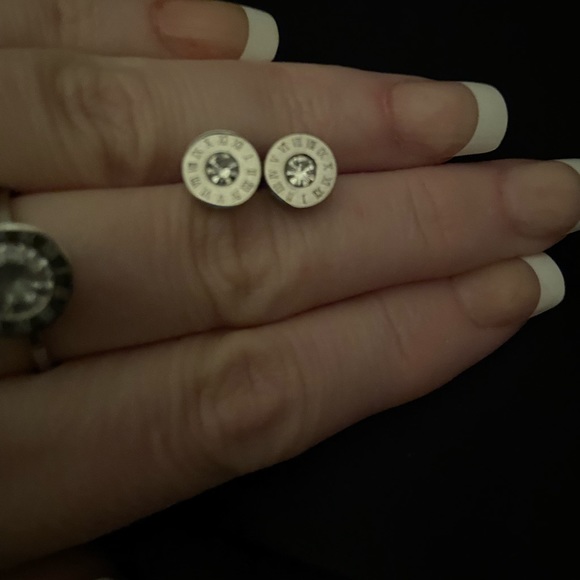 - Silver Roman numerals earrings and ring set with solitaire cubic zirconia - Picture 3 of 5